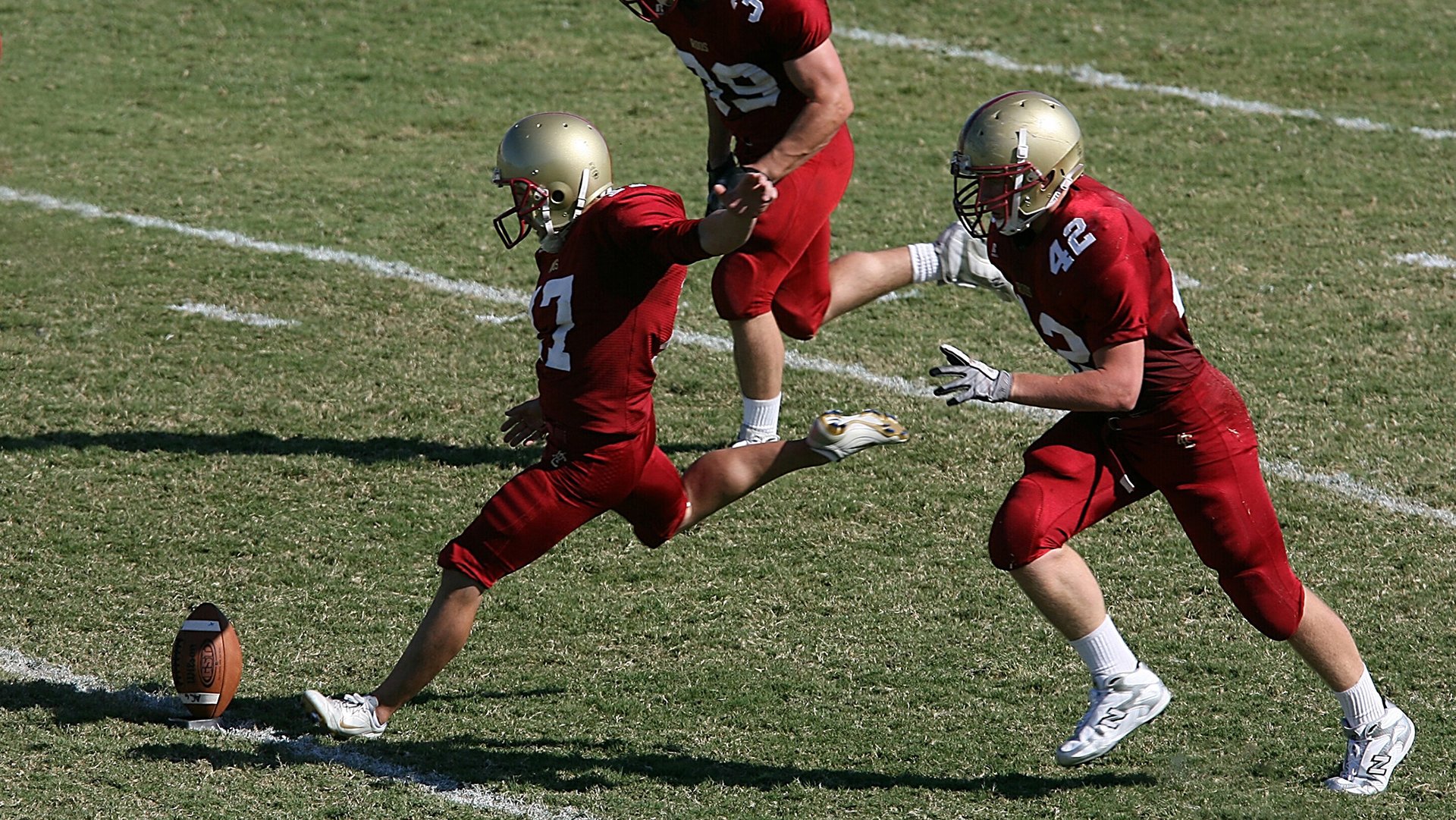 戴维·帕特森的精准判断力，使袋鼠队在紧张时刻轻松脱困，皮特戴维森多大