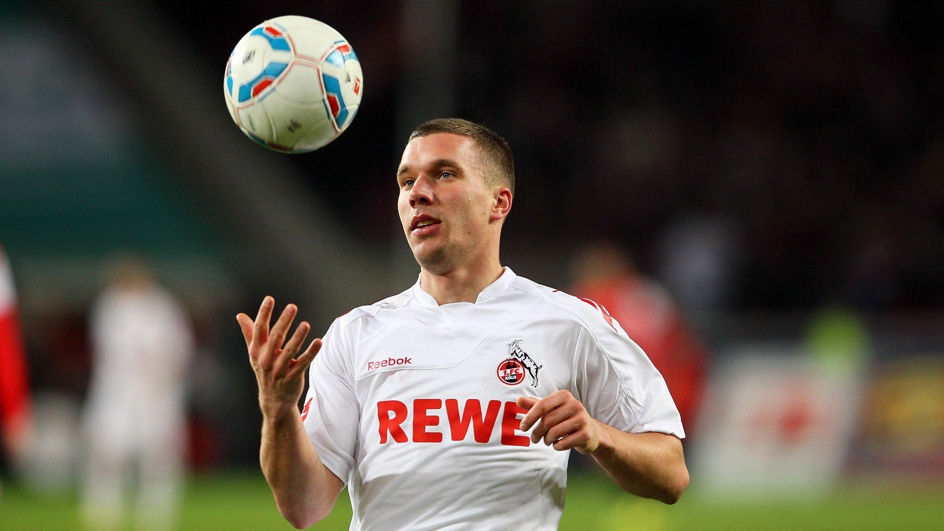 男子篮球注重球员个人技术提升促进全面发展，篮球运动员如何提高身体素质