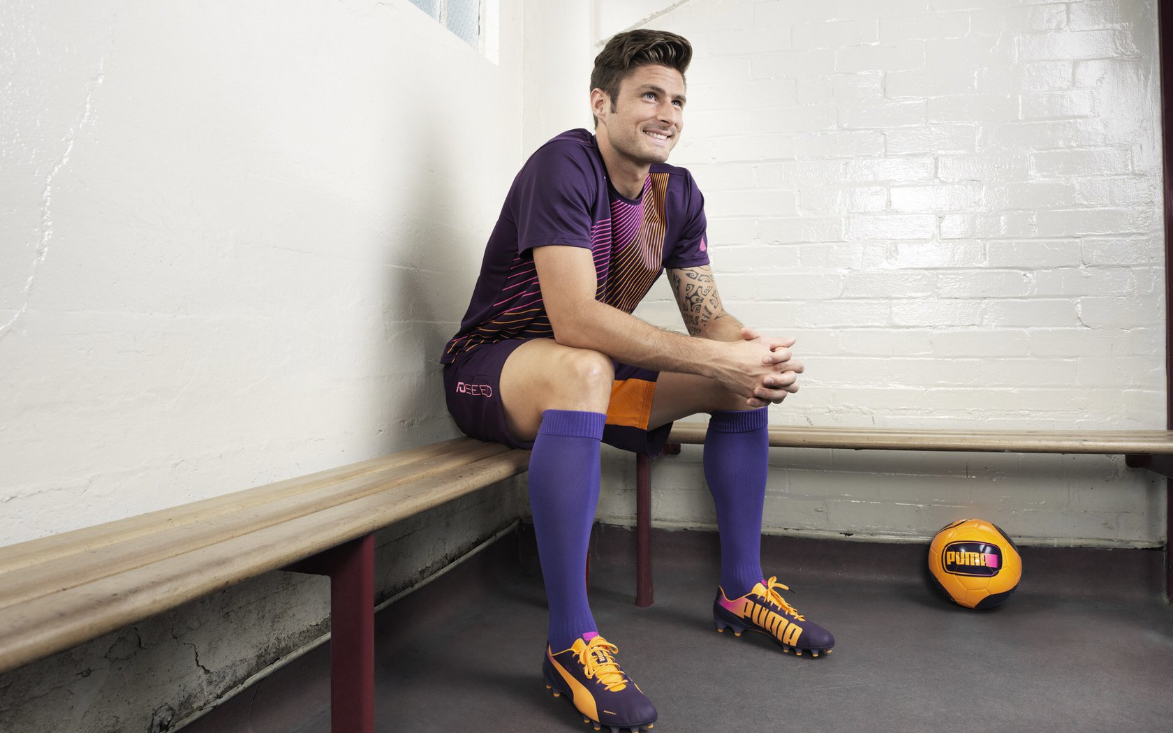 国足球员训练强度持续增加，中国足球队训练